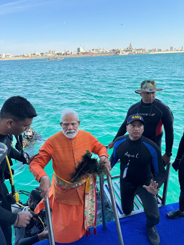 PM MODI'S UNDERWATER DWARKA DARSHAN
